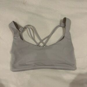 White lululemon sports bra